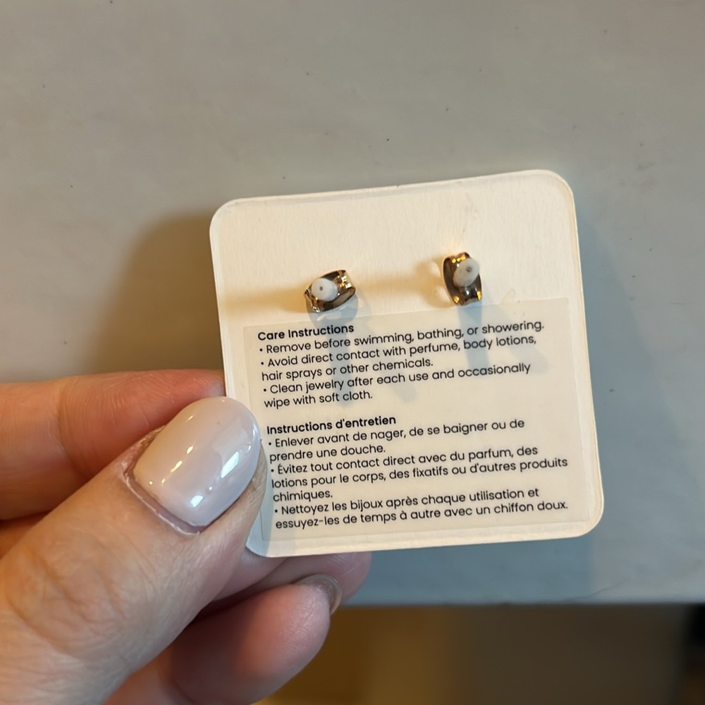 Parallel studs - Picture 3 of 3
